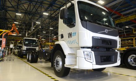 Volvo lança linha 2021 de caminhão urbano